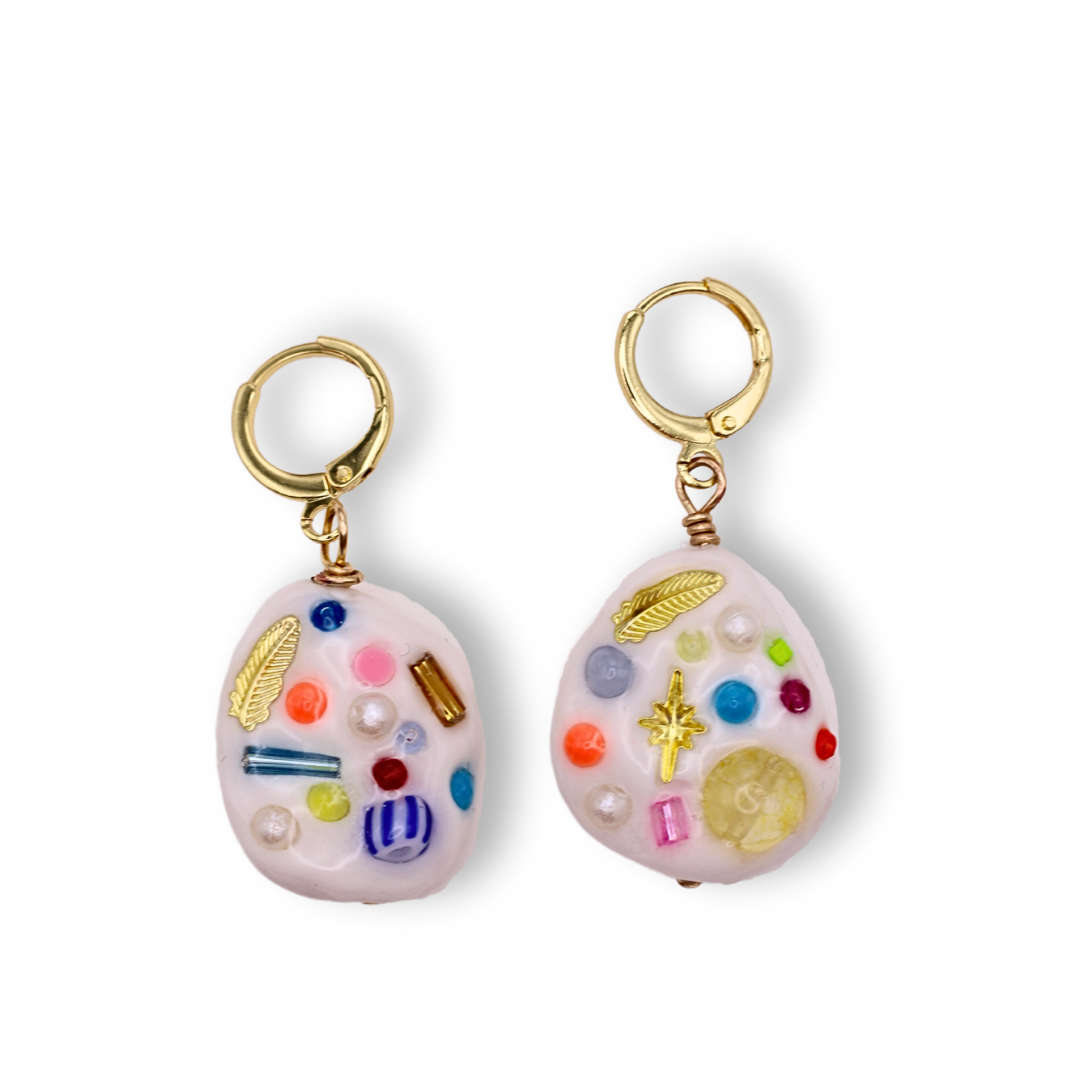 The Ollie earrings are a certified party starter! They are lightweight, colorful, and playful. Due to the nature of their design, each pair is as special and unique as you!